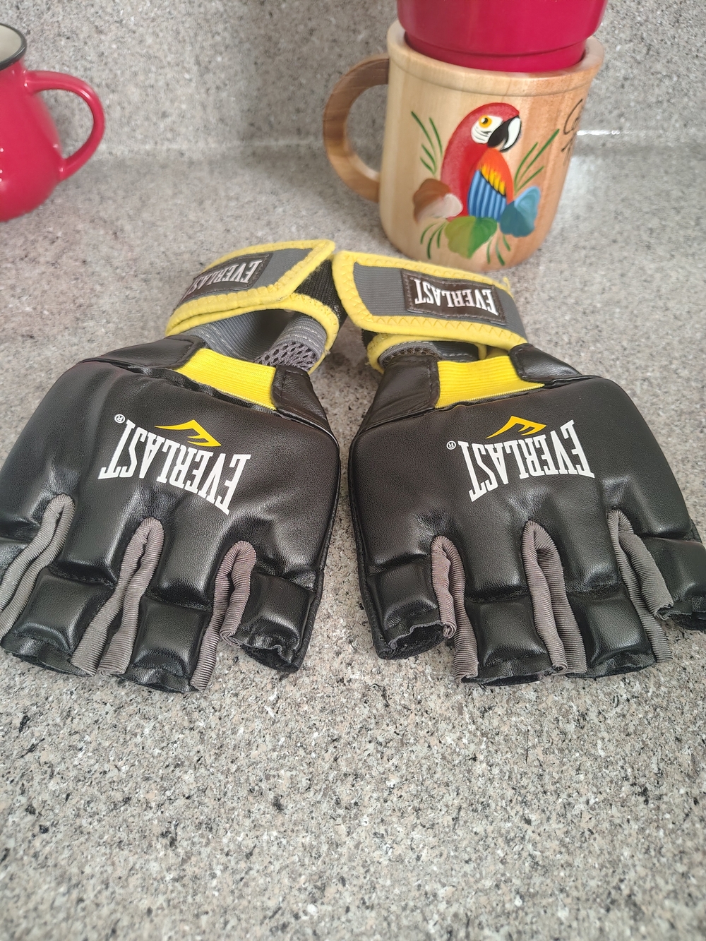 Everlast Black and Yellow Fingerless Training Gloves